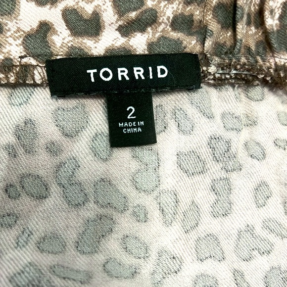 Torrid leopard print skirt; size 2 - Picture 4 of 7